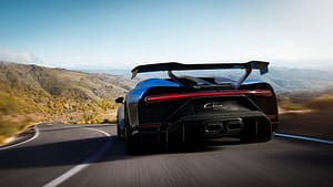 11_chiron-pur-sport_drive-rear